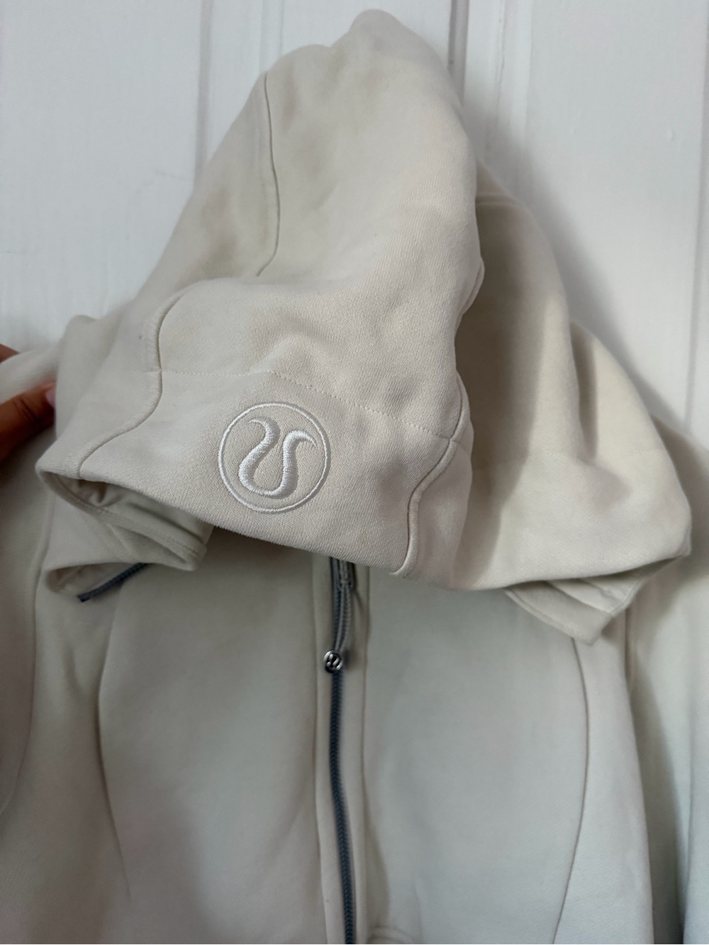 Lululemon Cropped Hooded Zip-Up Jacket in Light Cream